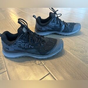Keen hiking sneakers (hiking boots)